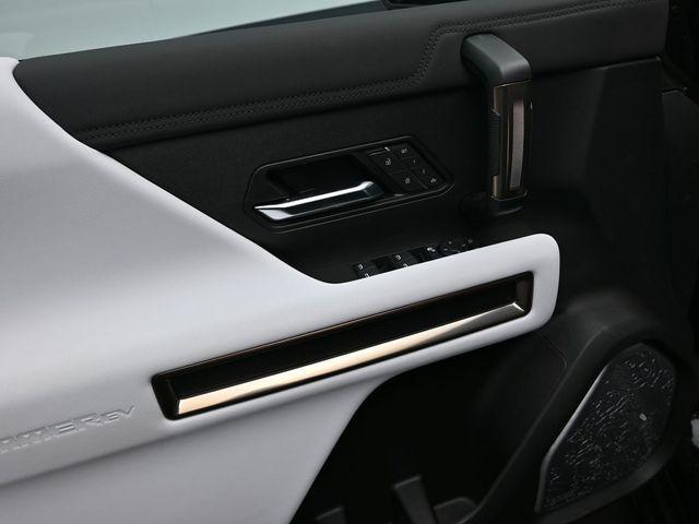 Photo of 2025 Black GMC HUMMER EV SUV