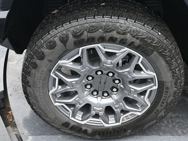 Photo of 2025 Black GMC HUMMER EV SUV