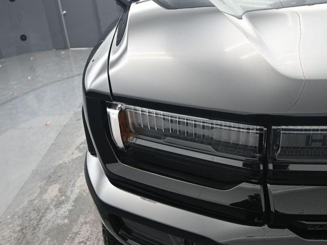Photo of 2025 Black GMC HUMMER EV SUV