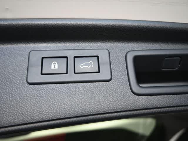 Photo of 2021 Crystal White Pearl Subaru Forester