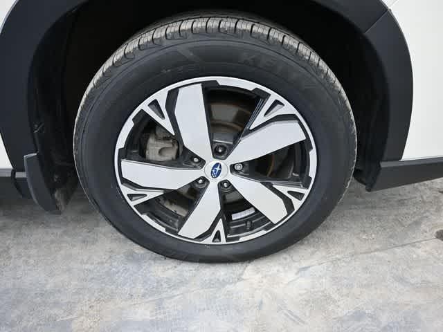 Photo of 2021 Crystal White Pearl Subaru Forester