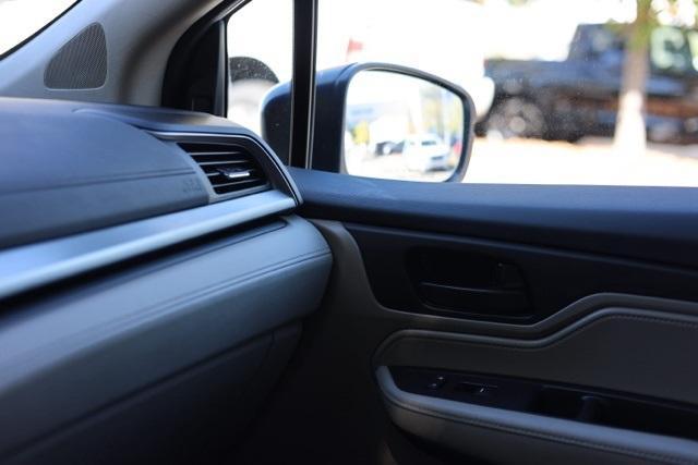 Photo of 2023 White Honda Odyssey
