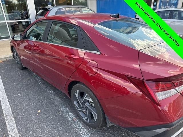 Photo of 2025 Red Hyundai ELANTRA