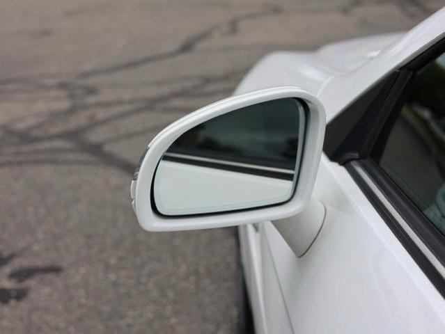 Photo of 2015 White Mercedes-Benz SLK-Class
