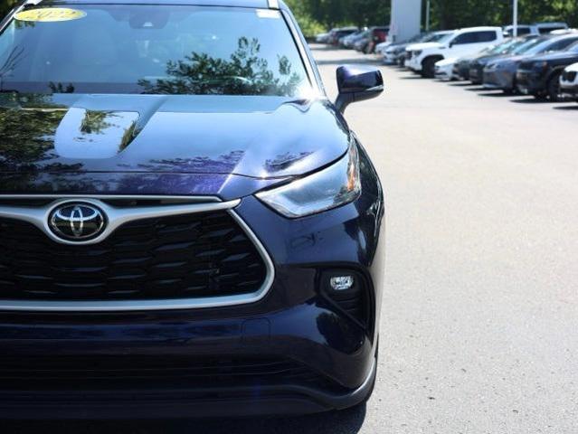 Photo of 2022 Blue Toyota Highlander