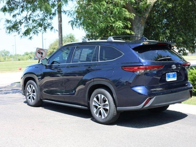 Photo of 2022 Blue Toyota Highlander