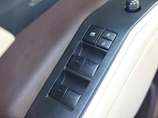 Photo of 2022 Blue Toyota Highlander