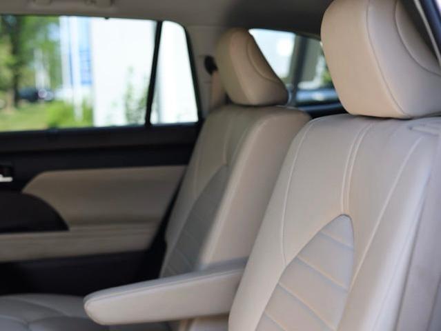 Photo of 2022 Blue Toyota Highlander