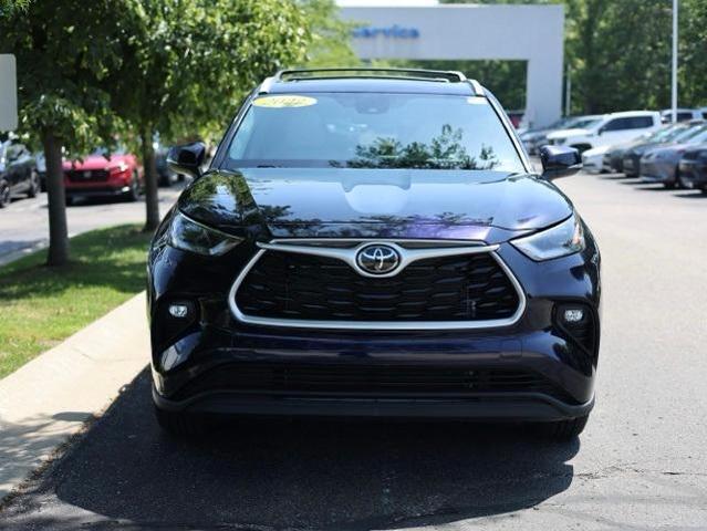 Photo of 2022 Blue Toyota Highlander