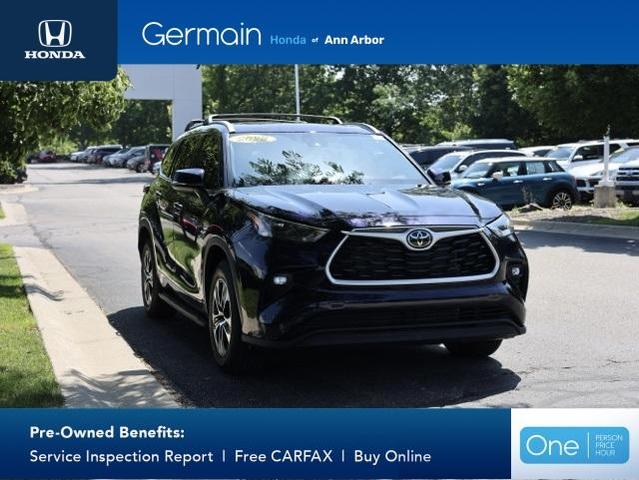 Photo of 2022 Blue Toyota Highlander