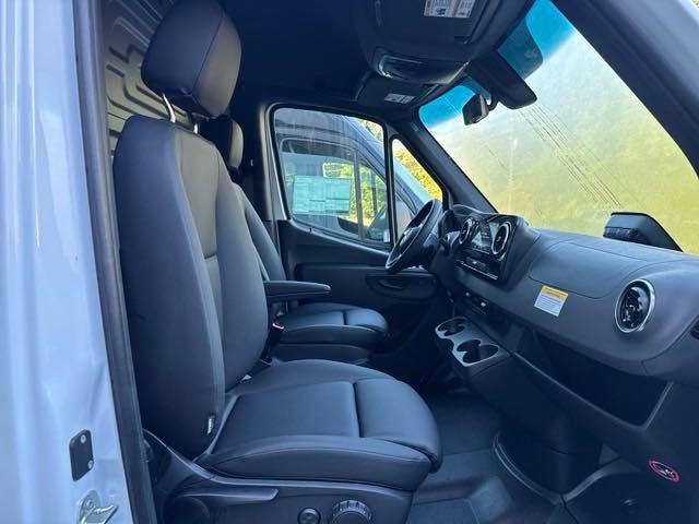 Photo of 2025 Arctic White Mercedes-Benz Sprinter 2500