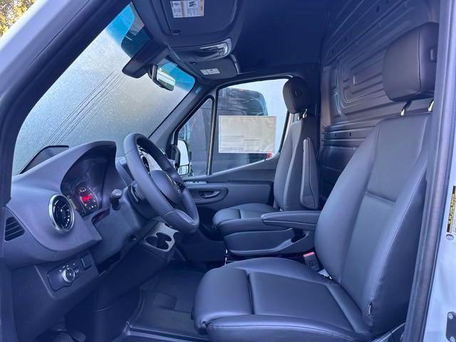 Photo of 2025 Arctic White Mercedes-Benz Sprinter 2500
