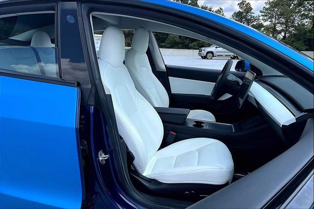 Photo of 2021 Deep Blue Metallic Tesla Model 3