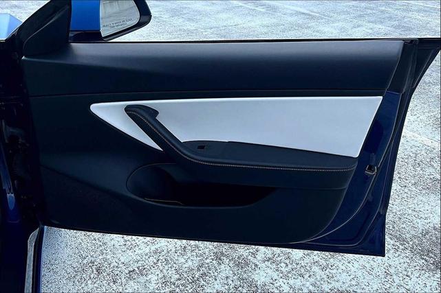Photo of 2021 Deep Blue Metallic Tesla Model 3