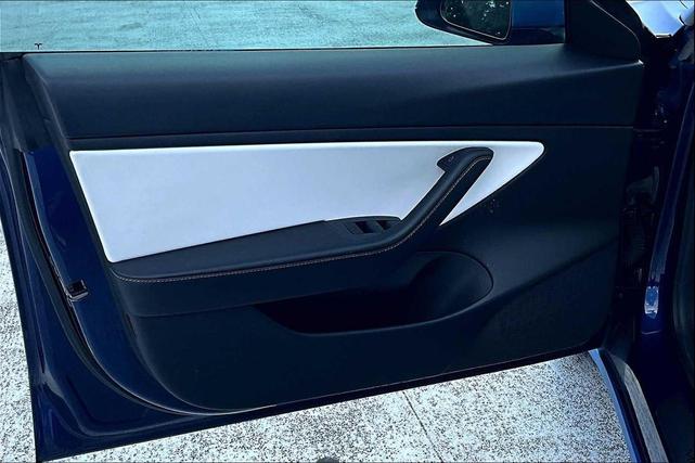Photo of 2021 Deep Blue Metallic Tesla Model 3