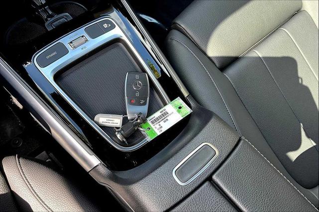Photo of 2024 Night Black Mercedes-Benz GLB 250