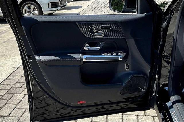 Photo of 2024 Night Black Mercedes-Benz GLB 250