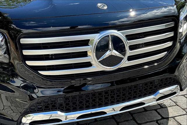 Photo of 2024 Night Black Mercedes-Benz GLB 250