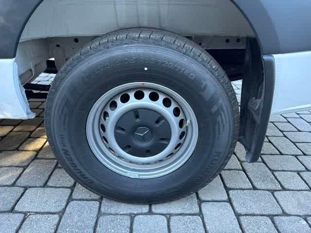 Photo of 2025 Arctic White Mercedes-Benz Sprinter 2500