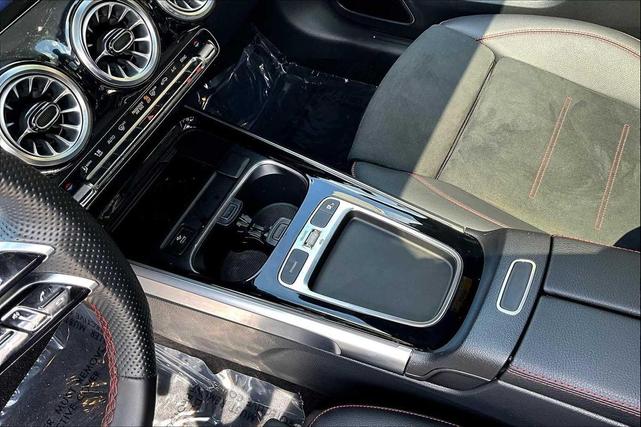 Photo of 2024 Starling Blue Metallic Mercedes-Benz GLB 250