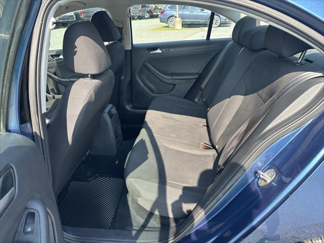 Photo of 2016 Silk Blue Metallic Volkswagen Jetta
