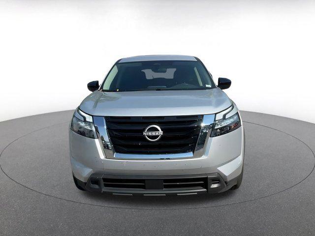Photo of 2024 Brilliant Silver Metallic Nissan Pathfinder
