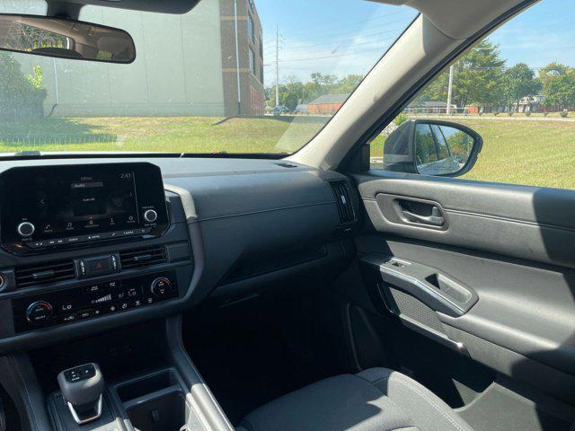 Photo of 2024 Brilliant Silver Metallic Nissan Pathfinder