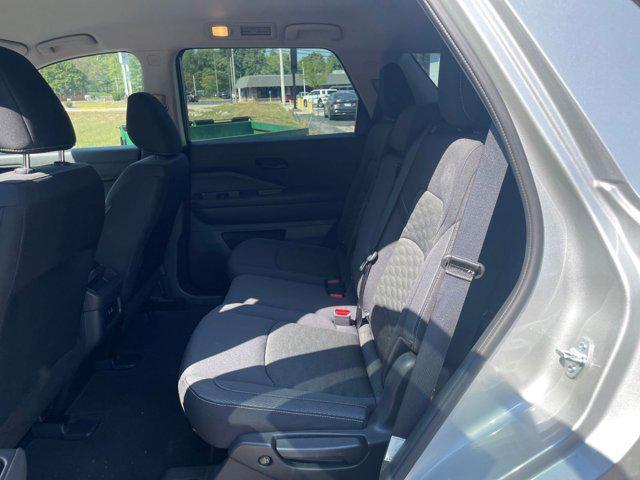 Photo of 2024 Brilliant Silver Metallic Nissan Pathfinder