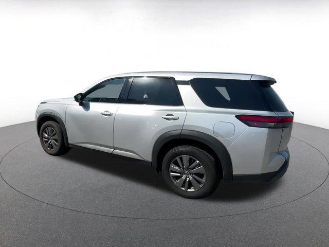 Photo of 2024 Brilliant Silver Metallic Nissan Pathfinder