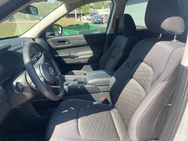 Photo of 2024 Brilliant Silver Metallic Nissan Pathfinder