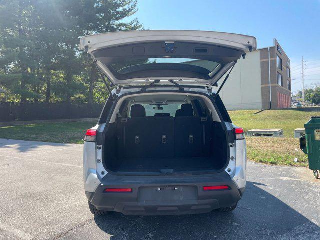 Photo of 2024 Brilliant Silver Metallic Nissan Pathfinder