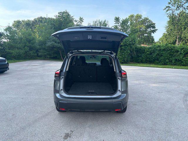 Photo of 2024 Gun Metallic Nissan Rogue
