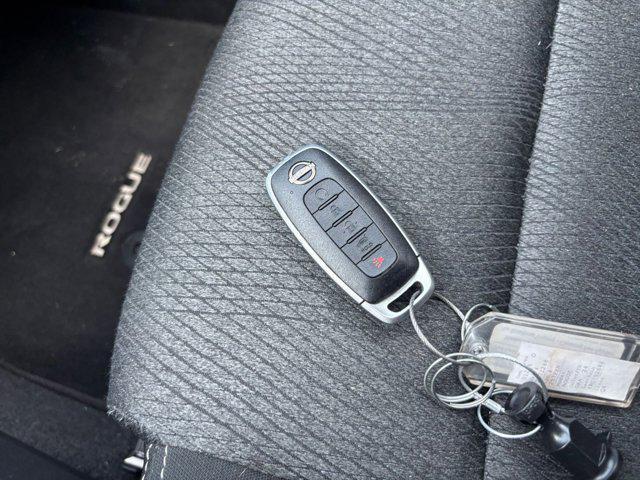 Photo of 2024 Gun Metallic Nissan Rogue