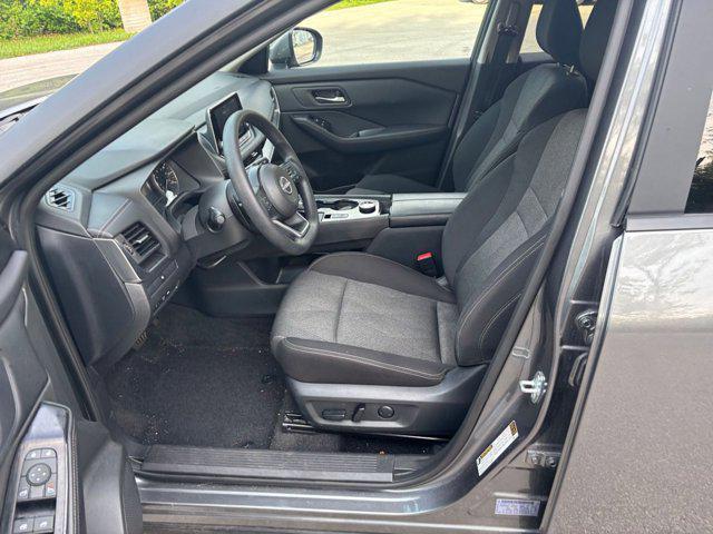 Photo of 2024 Gun Metallic Nissan Rogue