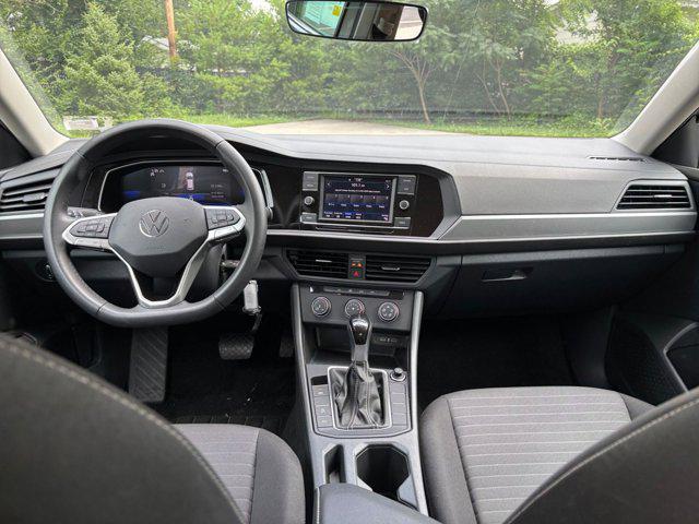 Photo of 2024 Pyrite Silver Metallic Volkswagen Jetta
