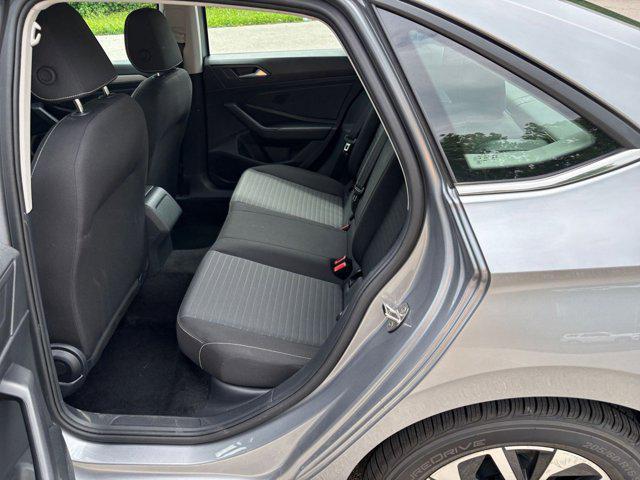 Photo of 2024 Pyrite Silver Metallic Volkswagen Jetta