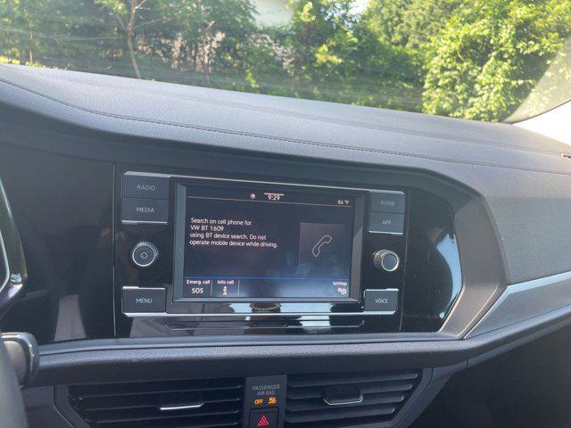 Photo of 2024 Pyrite Silver Metallic Volkswagen Jetta