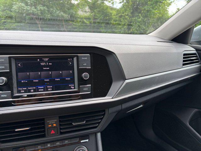 Photo of 2024 Pyrite Silver Metallic Volkswagen Jetta