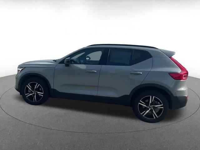 Photo of 2024 Gray Volvo XC40