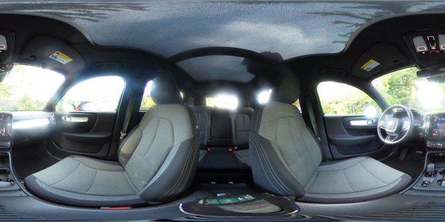 Photo of 2024 Gray Volvo XC40