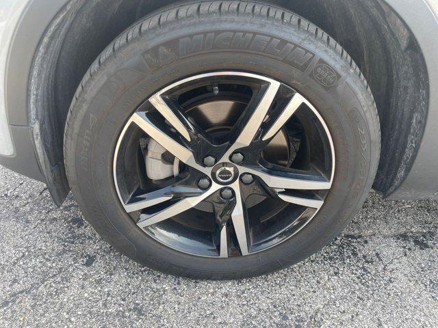 Photo of 2024 Gray Volvo XC40