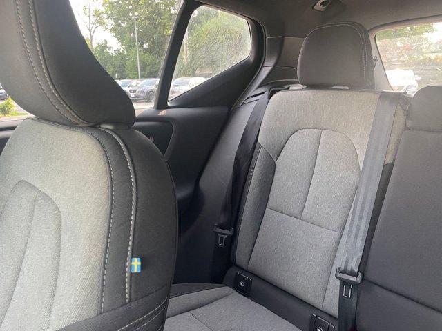 Photo of 2024 Gray Volvo XC40