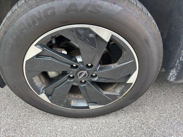 Photo of 2024 Brilliant Silver Metallic Nissan Rogue
