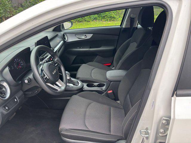 Photo of 2024 Snow White Pearl Kia Forte