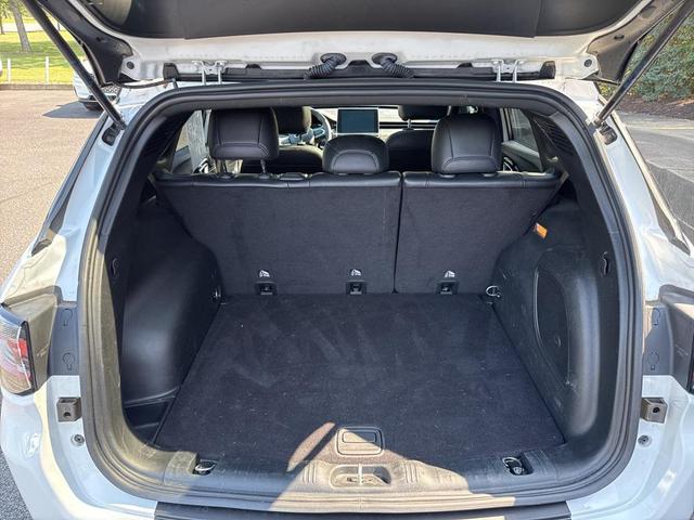 Photo of 2023 Bright White Clearcoat Jeep Compass
