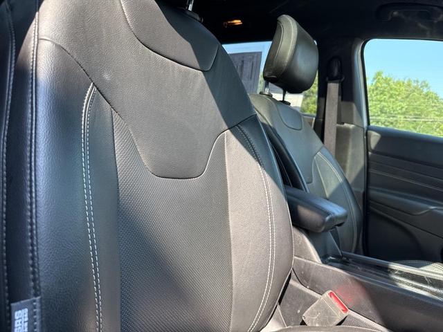 Photo of 2023 Bright White Clearcoat Jeep Compass