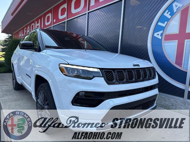 Photo of 2023 Bright White Clearcoat Jeep Compass