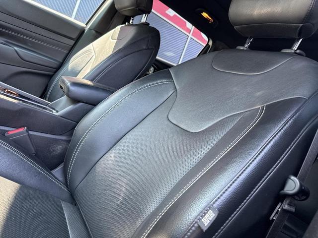Photo of 2023 Bright White Clearcoat Jeep Compass