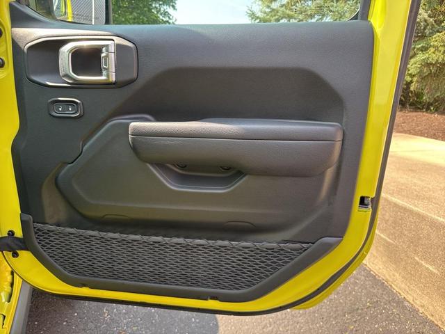 Photo of 2023 High Velocity Clearcoat Jeep Gladiator