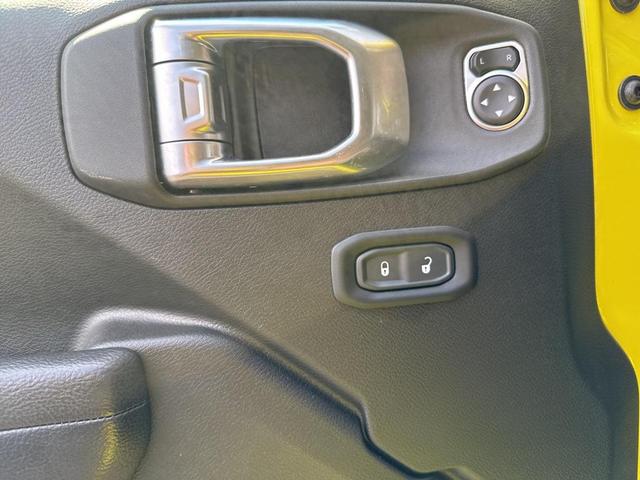 Photo of 2023 High Velocity Clearcoat Jeep Gladiator